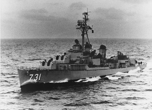 1960년대 초 촬영된 USS 매독스 구축함. [사진출처:나무위키]