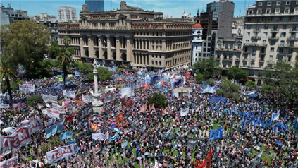 (사진: 2023년 12월 아르헨티나에서의 밀레이 정권 규탄 시위) [사진제공: 안광획위원]