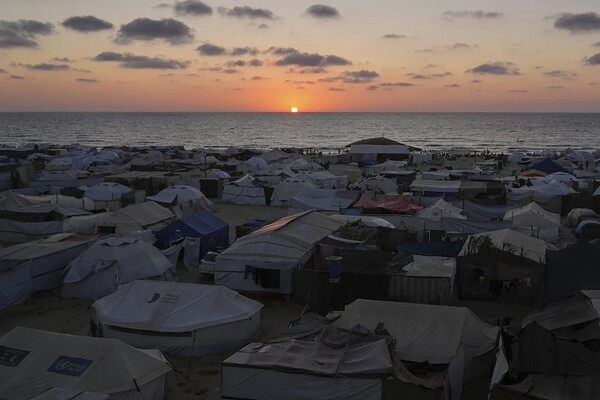 가자지구 해안가에 설치된 피난민 텐트촌