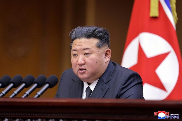 연설하는 김정은 총비서
